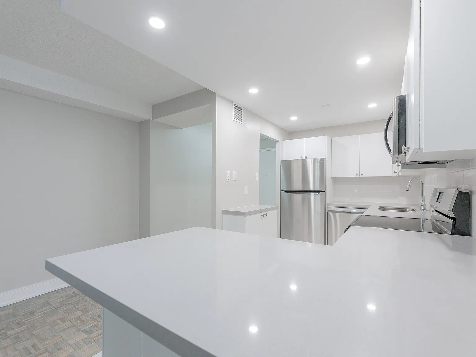 3575 Kaneff Crescent Mississauga — Photo 3