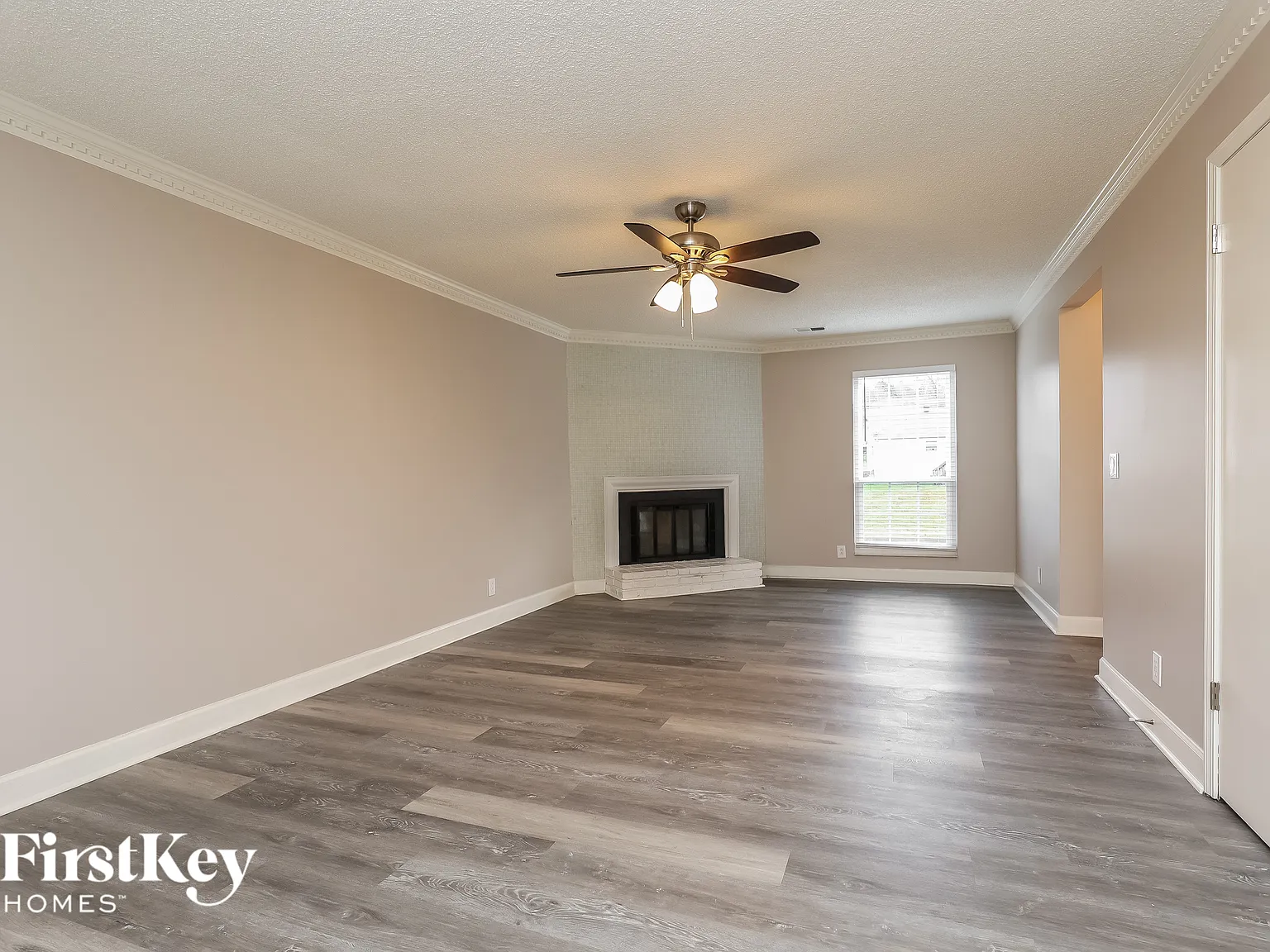 3 bed, 1.5 bath, 1550 sqft, $2,540 — Photo 2