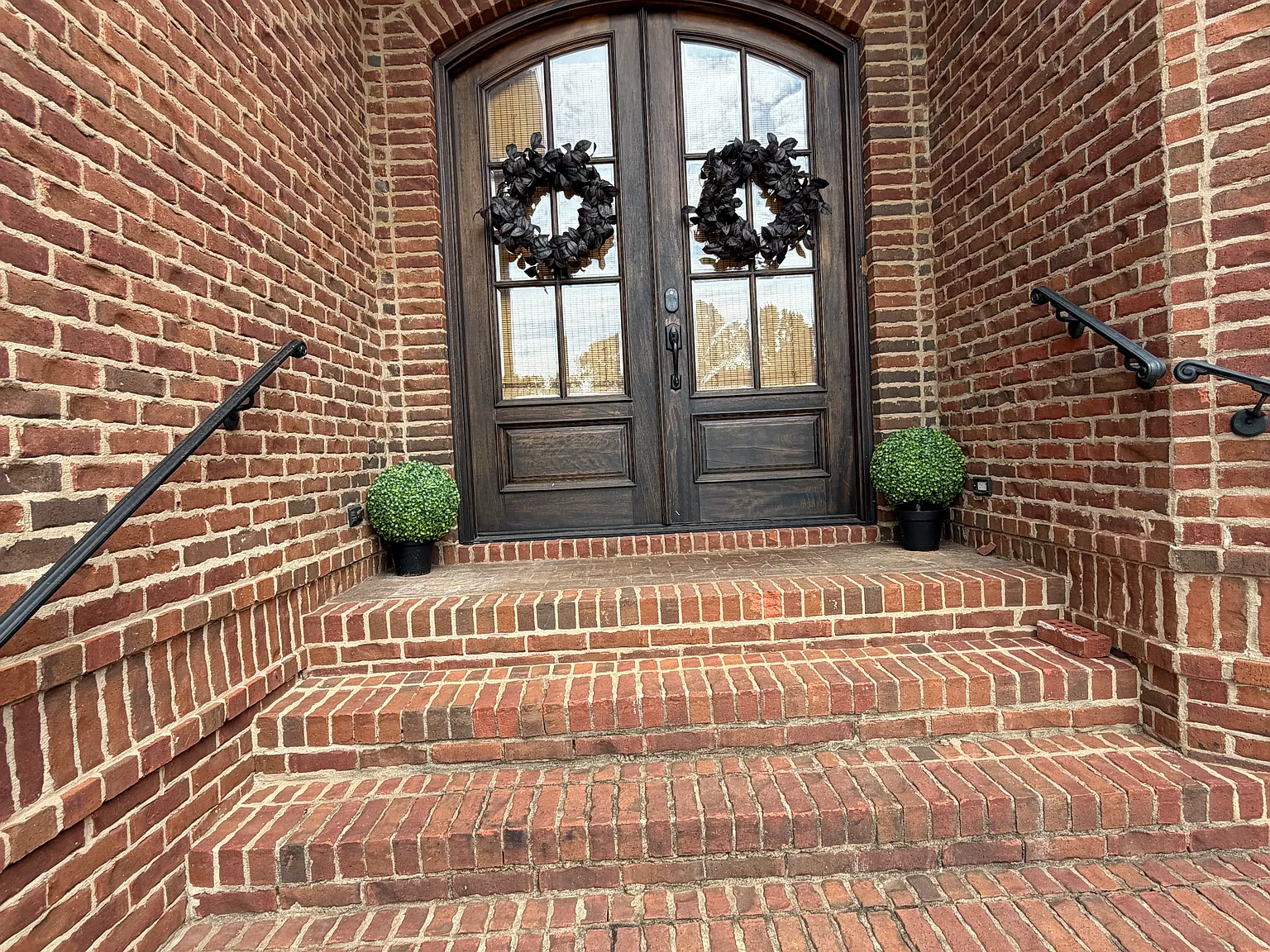 4 bed, 5800 sqft, $4,500 — Photo 2