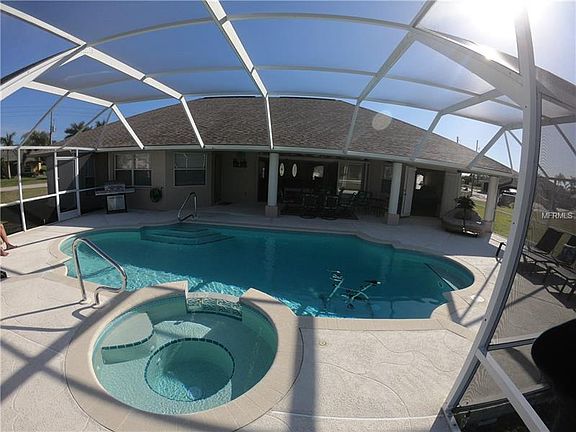 3rd image of 706 Rotonda Cir