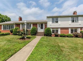 11 Macintosh Dr, Smithfield, RI 02828