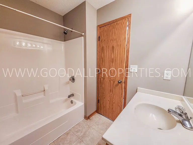 575 SE Melrose Dr — Photo 22