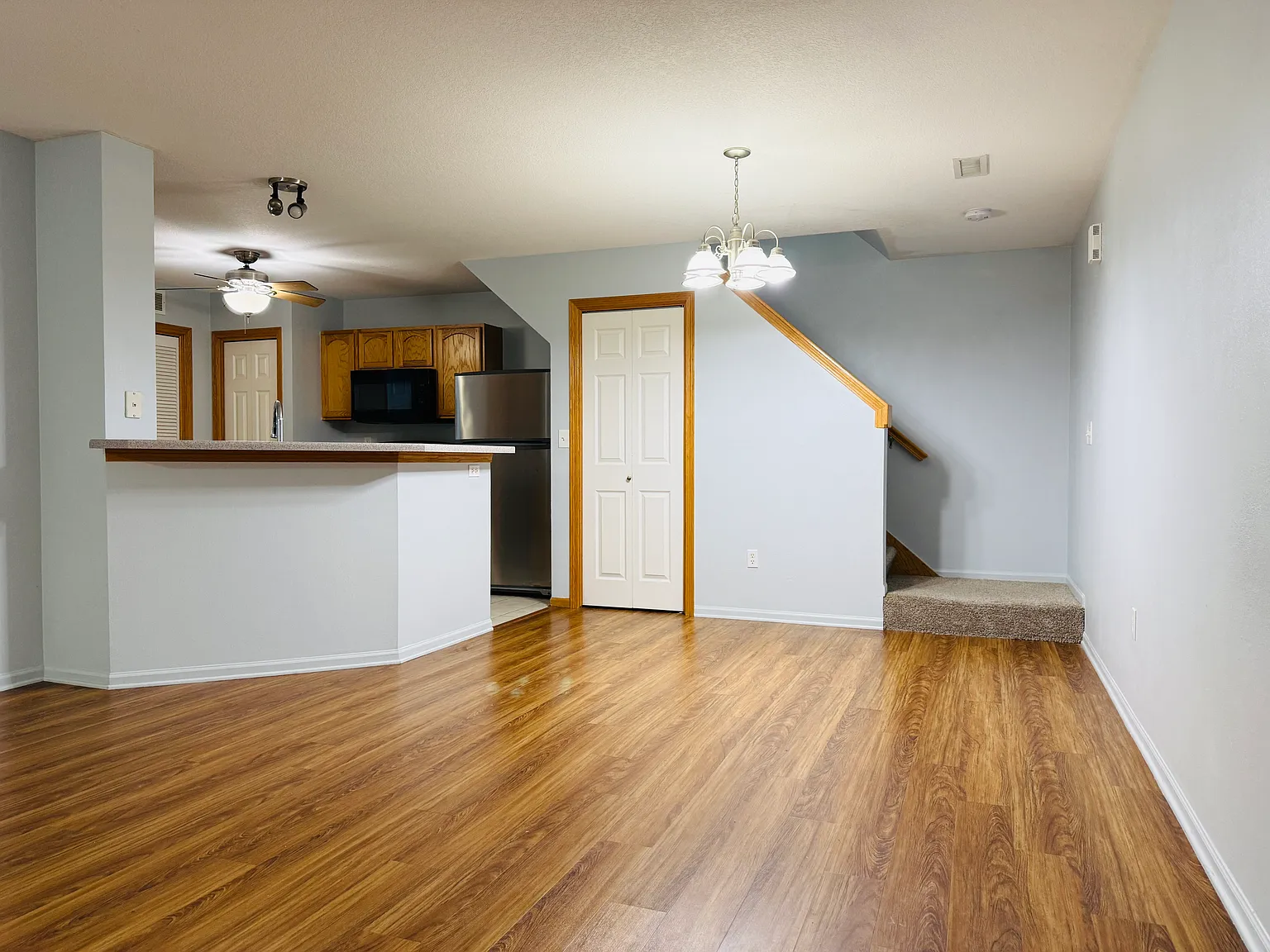 2 bed, 1300 sqft, $1,350 — Photo 2
