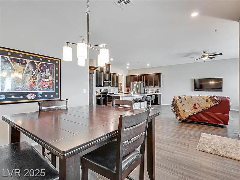 2 bed, 2044 sqft, $2,095 — Photo 3