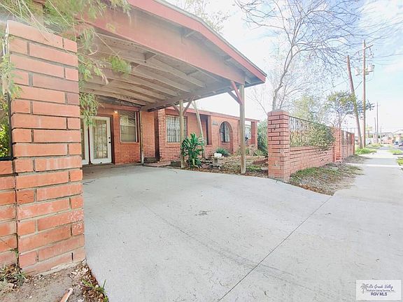 3rd image of 934 Roosevelt St