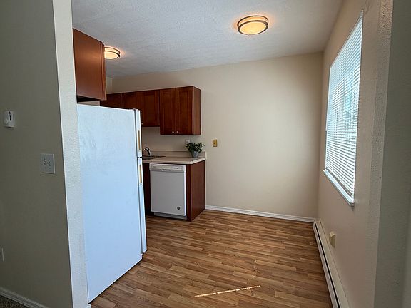 2nd image of 527 SW Idaho St