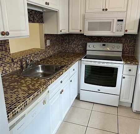3rd image of 5021 W Oakland Park Blvd APT 105
