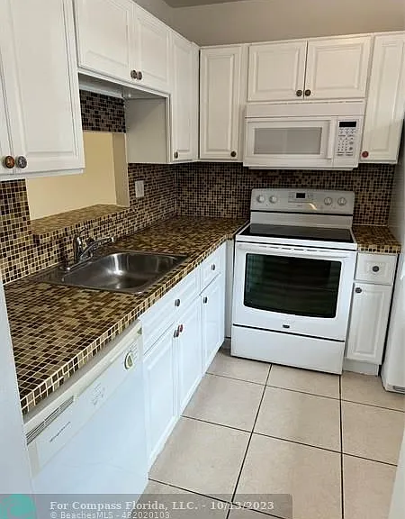 5021 W Oakland Park Blvd #105 — Photo 3