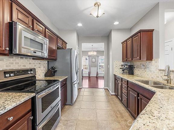 5th image of 2301 Whitford Ln