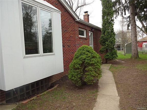 3rd image of 377 Maynard Dr