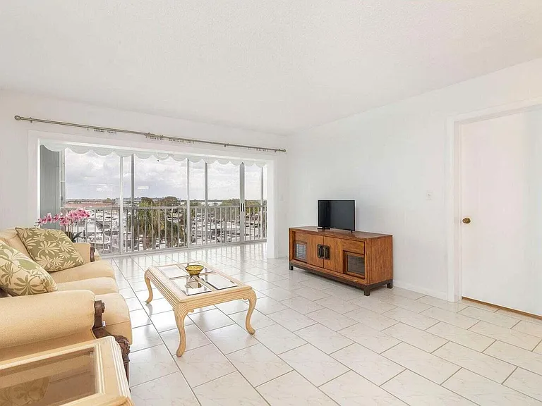 907 Marina Dr #402 — Photo 20