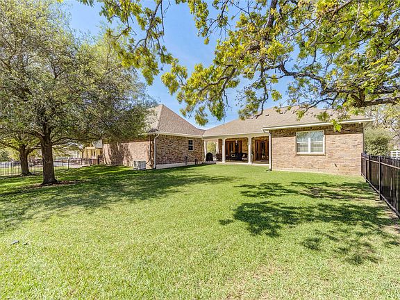 5th image of 5924 White Oak Trce