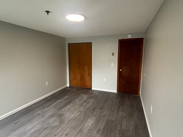 10 Agney Ave #2D — Photo 7