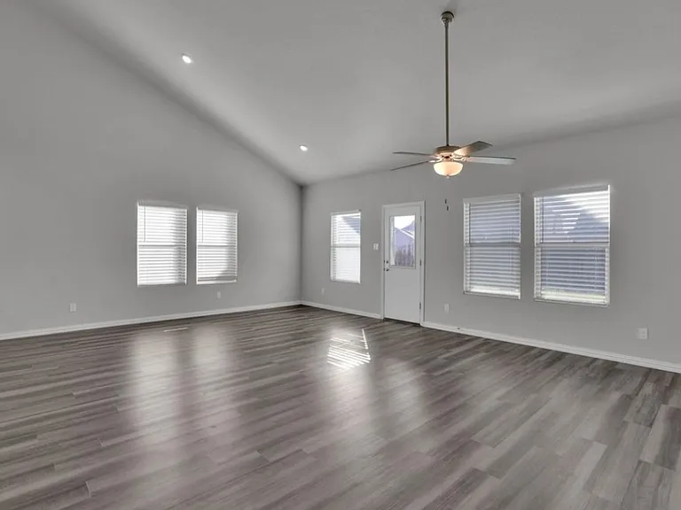 507 Crystal Clear Ln — Photo 14