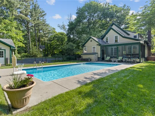 960 Landing Rd N, Rochester, NY 14625