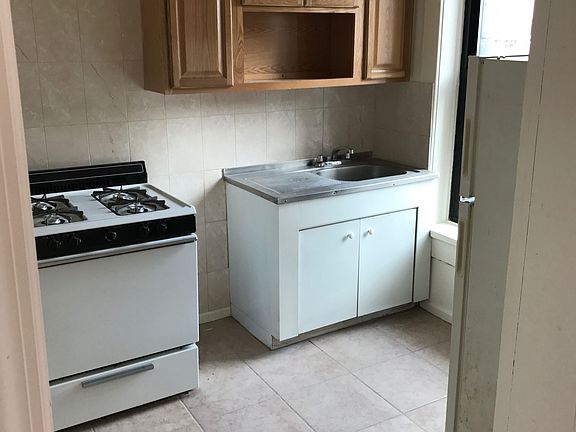5th image of 353 Franklin Ave APT 2