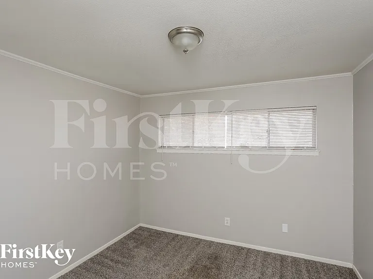 417 Lakeside Dr — Photo 12