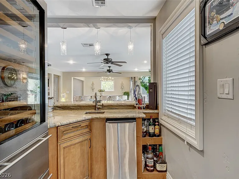 7001 Alamitos Cir — Photo 23