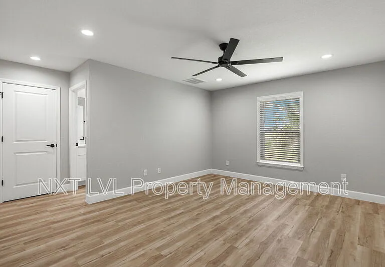 213 NW 5th St — Photo 19