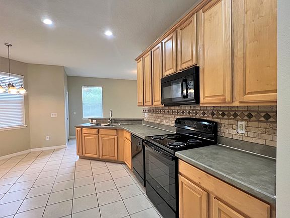 5th image of 1009 Tudhope Ct