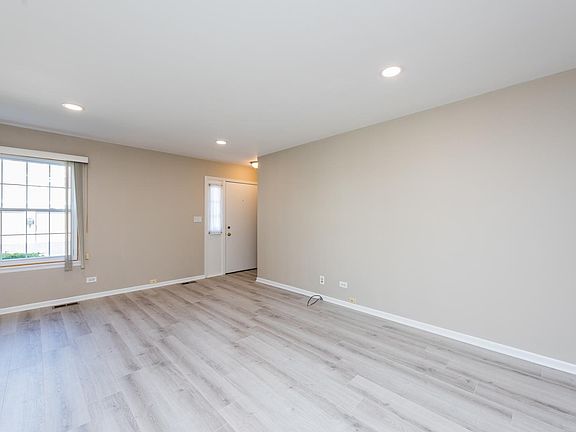 4th image of 103 Lindenwood Ct #0
