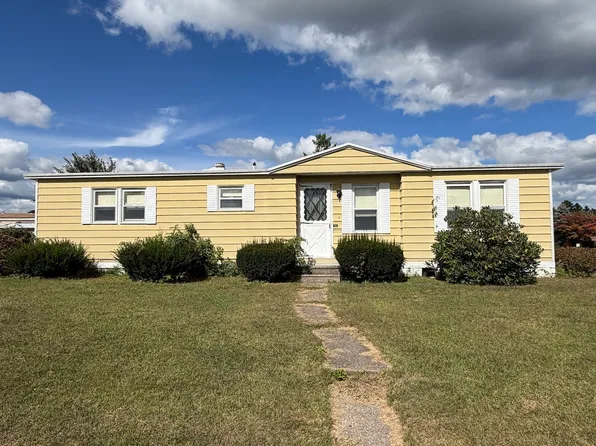 19 Jeffrey Ln, Westfield, MA 01085