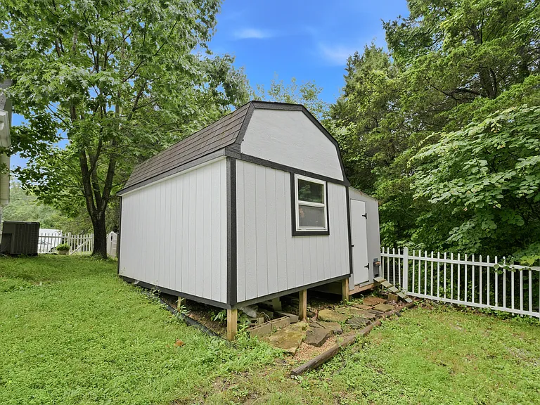 209 Norwich Dr — Photo 27