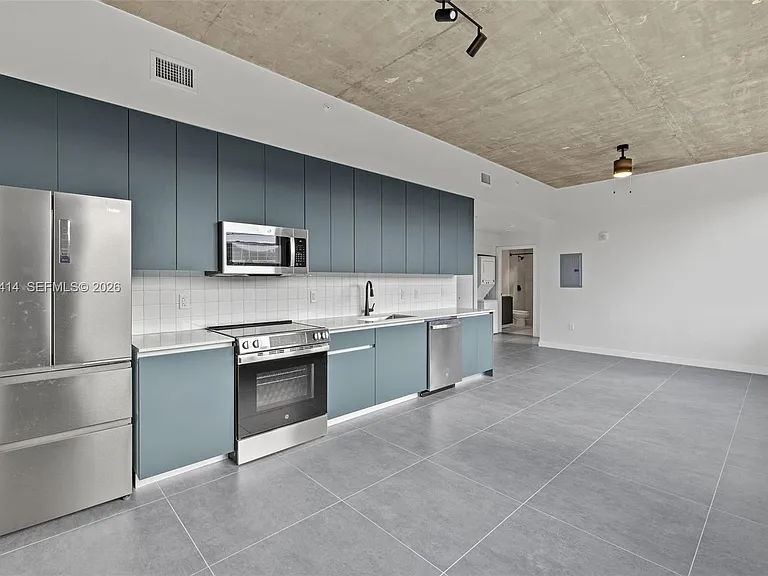 315 NW 32nd St #301 — Photo 5