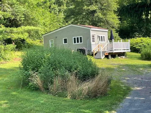 13 Hillside Ave, Highland, NY 12528