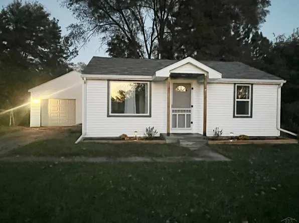 3135 Shaw St, Burton, MI 48529