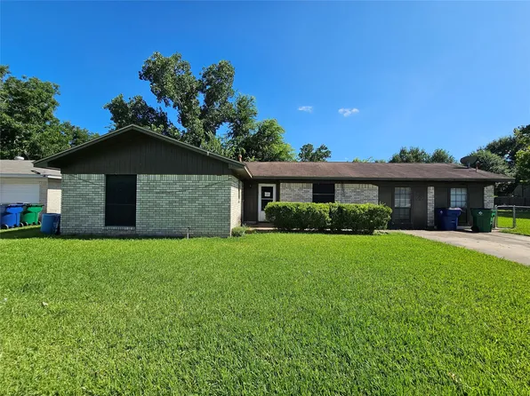 1216 Fair Dr, Angleton, TX 77515