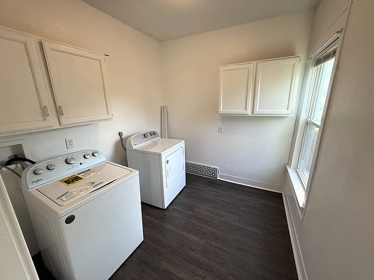 907 Pershing Ave — Photo 18