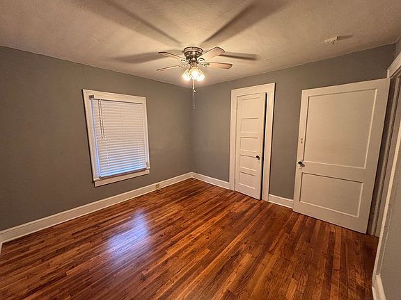 3rd image of 207 E 20th St SW