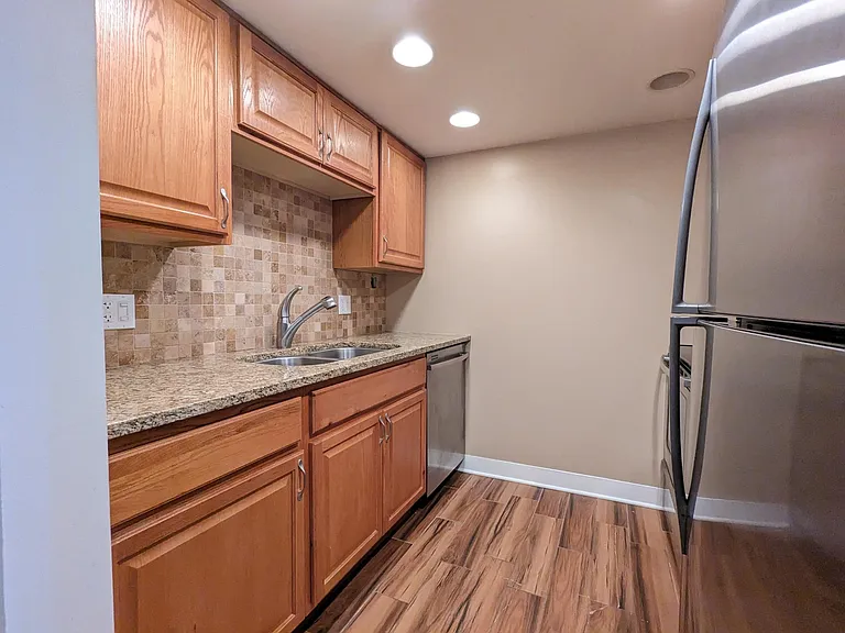 1 Renaissance Pl — Photo 5