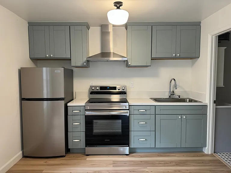 2443 E St #B — Photo 2