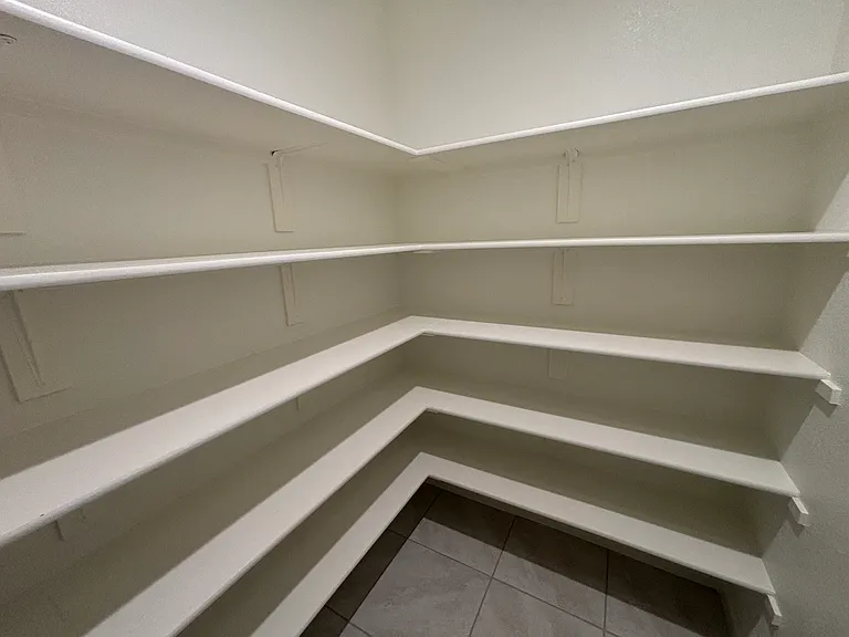 679 W Crocker Ln — Photo 34