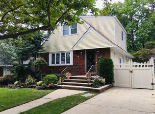 32 Orchard Ln, Staten Island, NY 10312