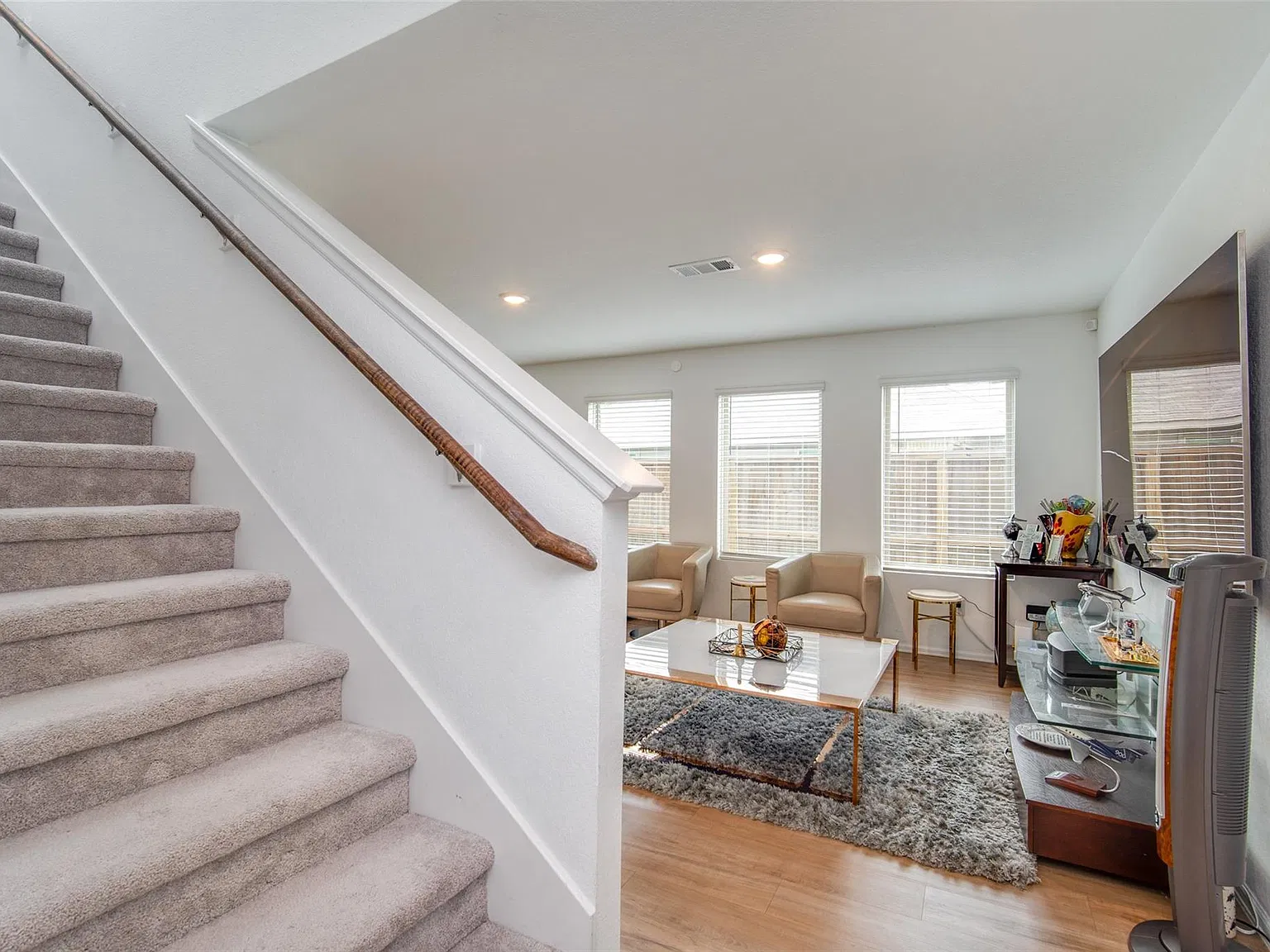 4 bed, 2.5 bath, 1861 sqft, $2,000 — Photo 4