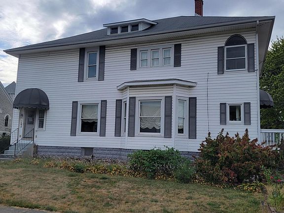 3rd image of 204 W Lynn St