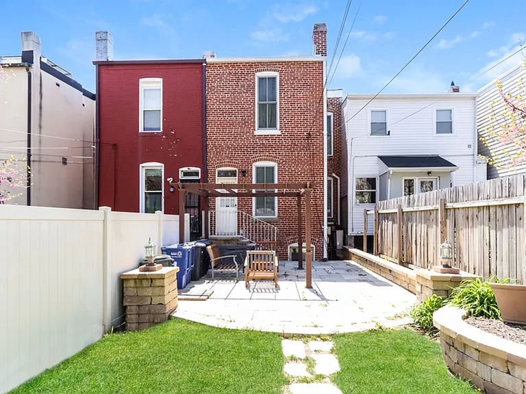 1318 A St SE — Photo 12