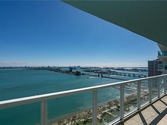 3rd image of 1900 N Bayshore Dr APT 3001