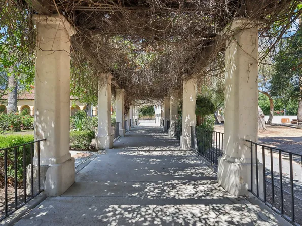 QUATTRO, 13037 San Fernando Rd #2ae7becb2, Sylmar, CA 91342