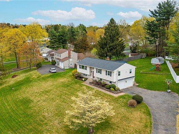 3rd image of 38 Quaker Ridge Rd
