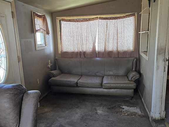 2nd image of 1117 New Hope Rd