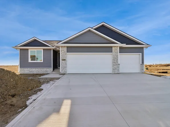 1490 Locust St, Waukee, IA 50263