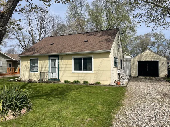140 Floral Ave, Plainwell, MI 49080