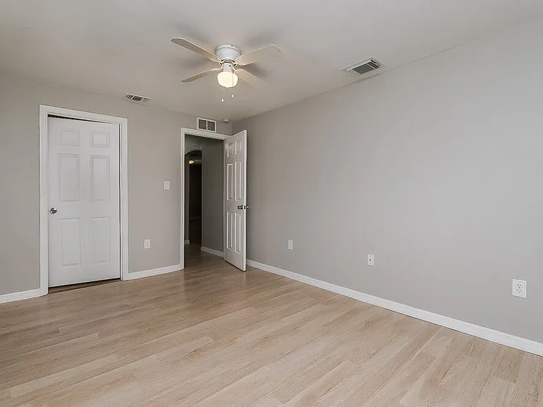522 E Lime St — Photo 10