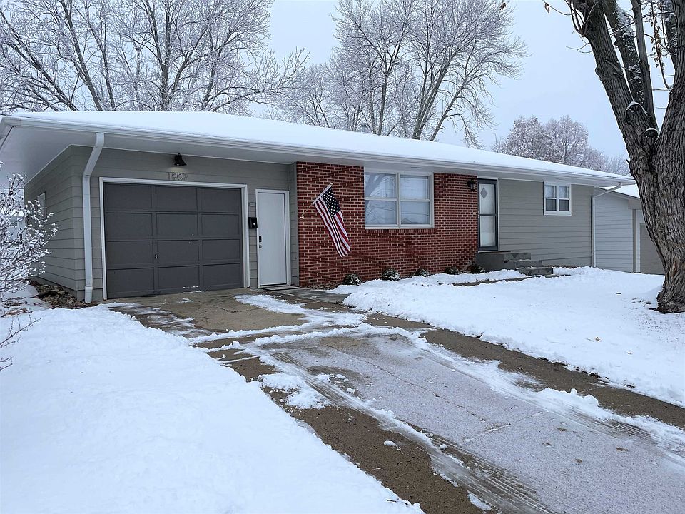 1st image of 1907 Peninah St