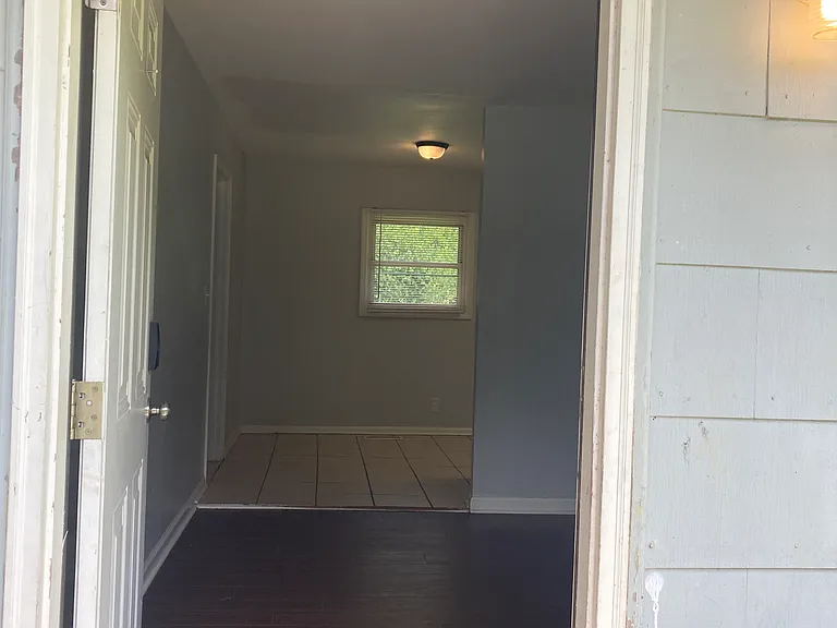 111 Trinity Dr — Photo 3