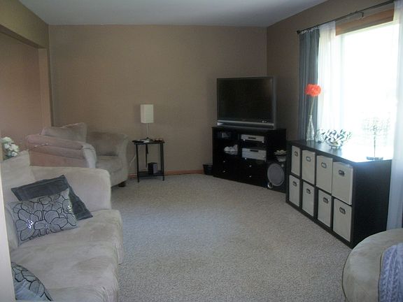 2nd image of 3949 Claridge Dr